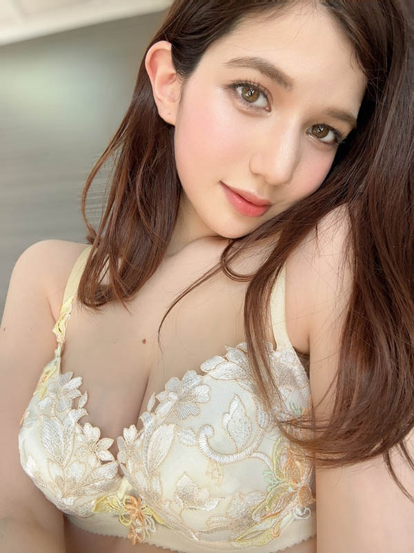 F奶混血女优《Lauren花恋》精选品番作品推荐介绍及预览-九聚集