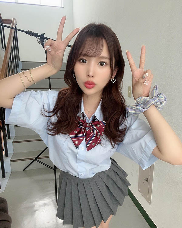 细腰巨乳学生妹《新井里真》精选品番作品推荐介绍及预览-九聚集